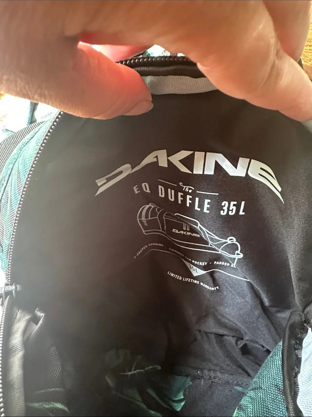 Dakine shoulder durable colorway